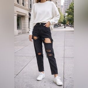 🇺🇸🦅 American Eagle 🦅🇺🇸Mom Jeans | Black Distressed | Size 2 Regular